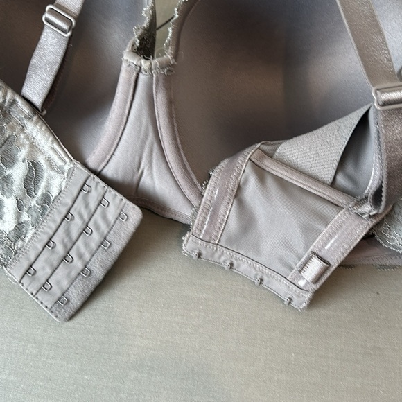 TORRID 42DDD convertible padded grey lace bra underwire strappy, like new - Picture 3 of 4